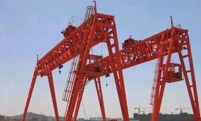 為了面子拒絕中國(guó)造，結(jié)果龍門(mén)吊被大風(fēng)吹倒，7億美元戰(zhàn)艦被砸